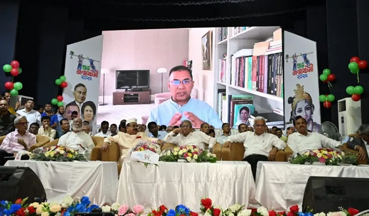 রাজনীতিকে রাজনীতি দিয়েই মোকাবেলা করুন: তারেক রহমান