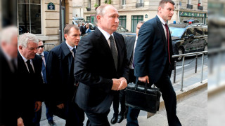 আলাস্কা বৈঠকে ‘পুপ সুটকেস’: পুতিনের গোপন নিরাপত্তা কৌশল নিয়ে চাঞ্চল্য