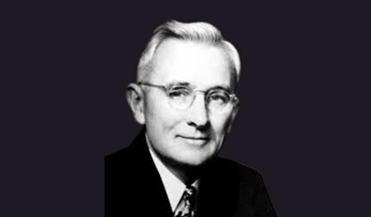 ‘অনুকরণ নয়, অনুসরণ নয়, নিজেকে খুঁজুন, নিজেকে জানুন, নিজের পথে চলুন’