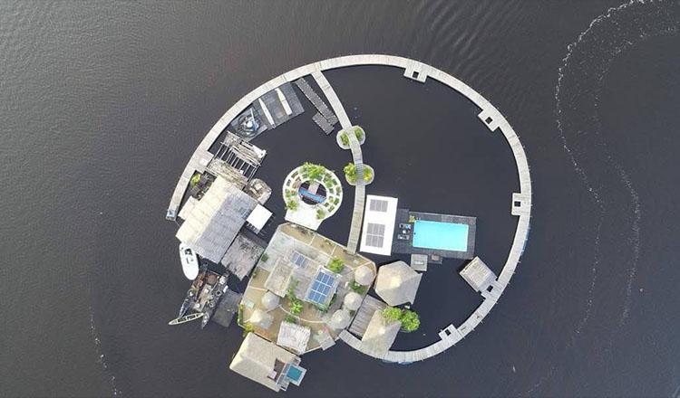 প্লাস্টিক বোতলে ভাসমান অত্যাধুনিক হোটেল, কেন কীভাবে!