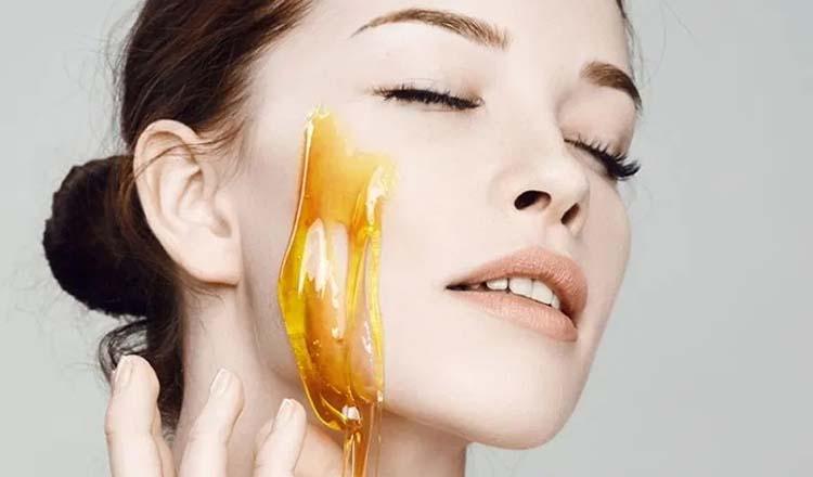 ত্বকের যত্নে মধুর উপকারিতা