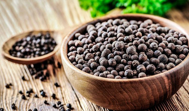 গোল মরিচ : ঝাঁঝে যেমন গুণেও তেমন