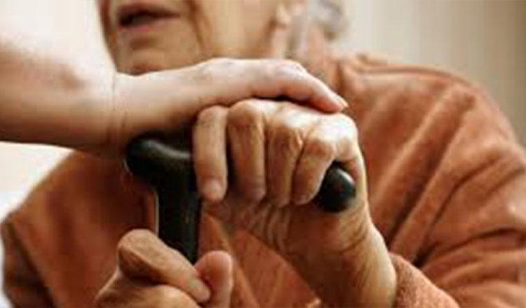 শীতে বয়স্কদের বাড়তি যত্ন কেন কীভাবে?