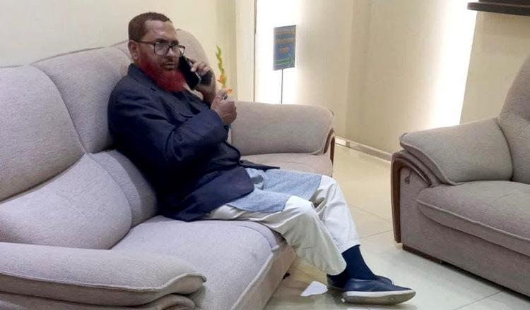 ৫০ লাখ টাকাসহ বিমানবন্দরে জেলা জামায়াত আমির আটক